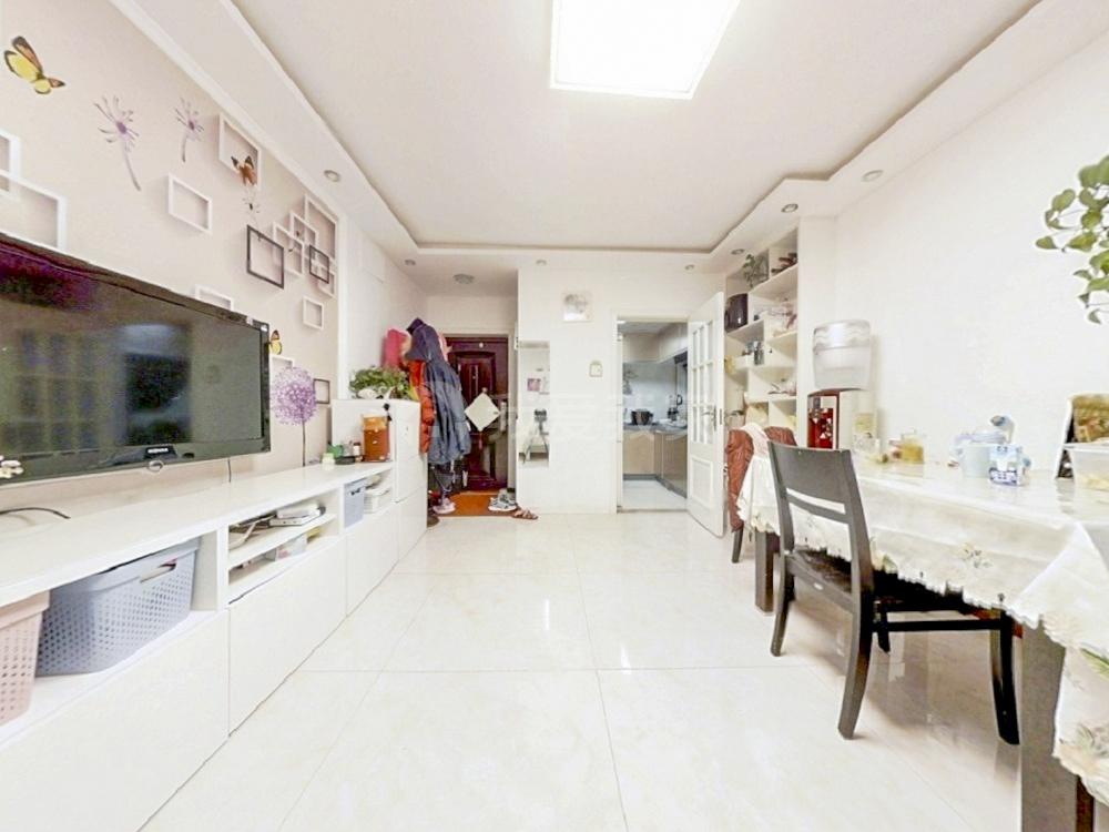 东四环内 次新房 钢混大三居 户型方正 居住舒适